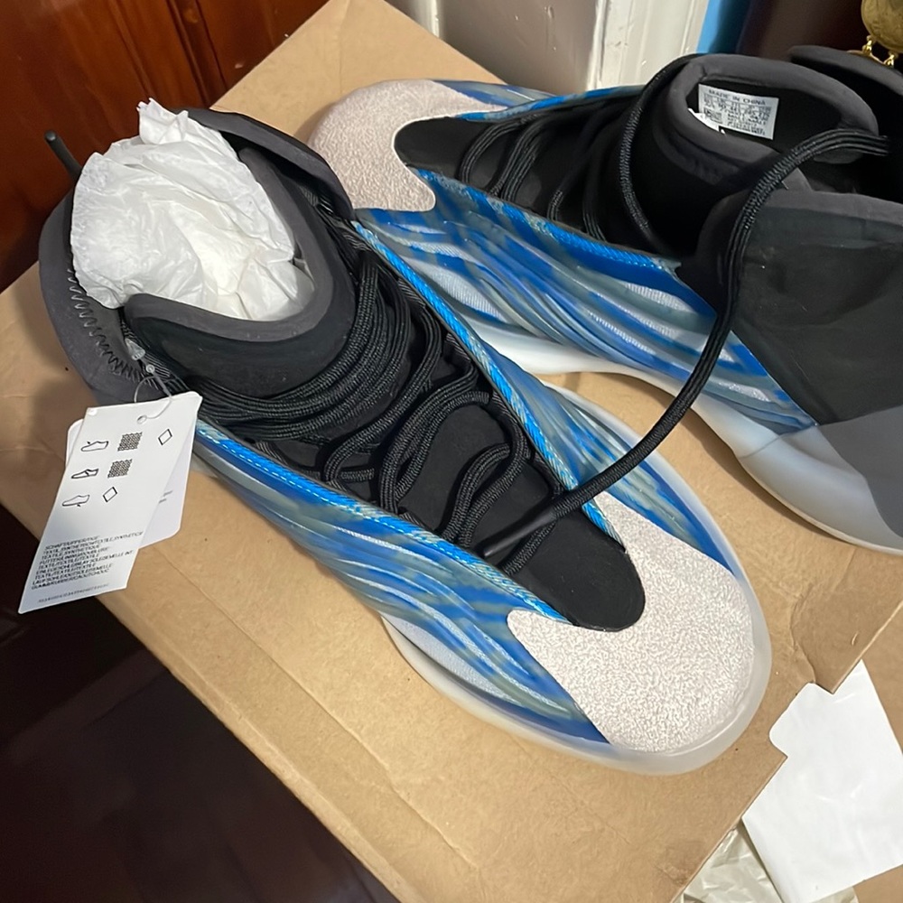 It’s not been worn and brand new from the box with the tag an it’s only 450